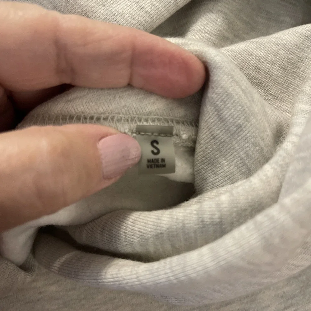 NWT Essentials Fear Of God Men's Sz Sm Light Oatmeal Hoodie, Pocket, Money - Picture 5 of 10